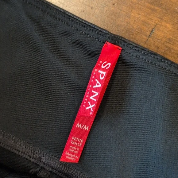 Spanx Faux Leather Leggings Petite - Picture 7 of 9
